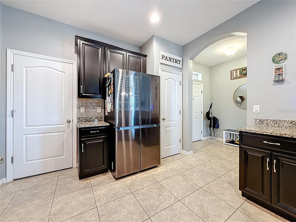 Image 20 of property listing at 10927 VERAWOOD DRIVE, Riverview, FL 33579