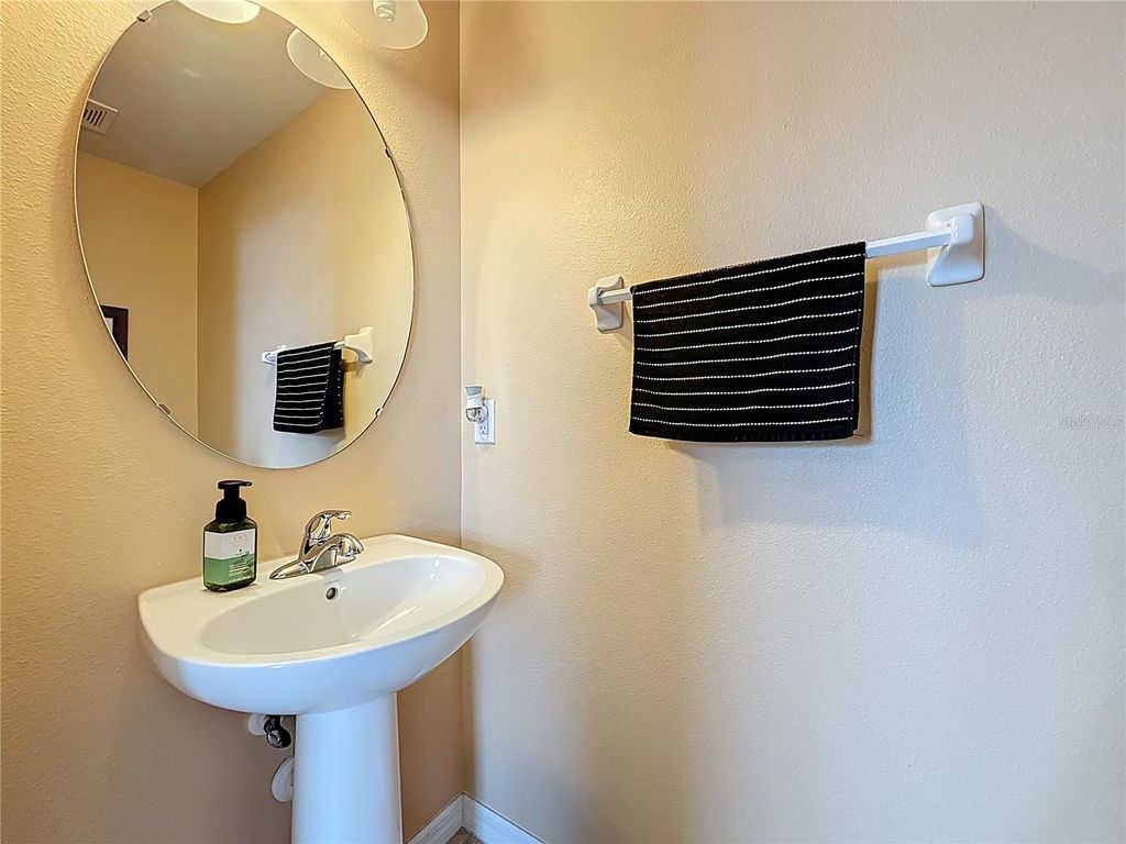 Image 30 of property listing at 10927 VERAWOOD DRIVE, Riverview, FL 33579