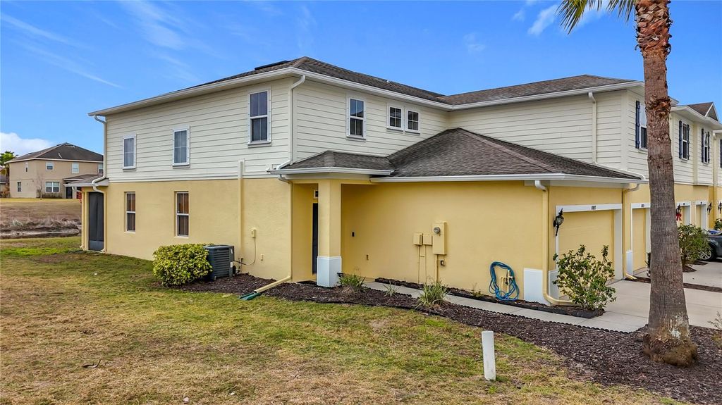 Image 7 of property listing at 10927 VERAWOOD DRIVE, Riverview, FL 33579