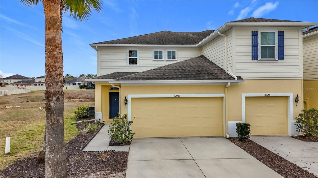 Image 9 of property listing at 10927 VERAWOOD DRIVE, Riverview, FL 33579