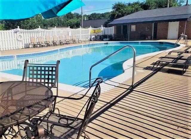 2445 Torquay Avenue 211, Royal Oak City, MI 48073