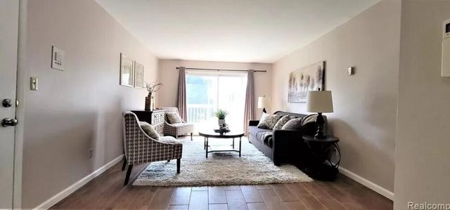 2445 Torquay Avenue 211, Royal Oak City, MI 48073
