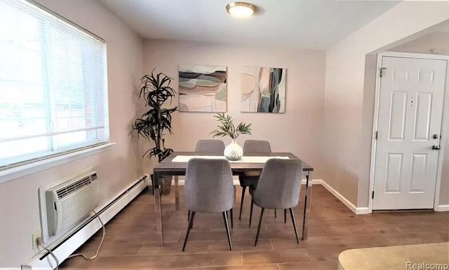 2445 Torquay Avenue 211, Royal Oak City, MI 48073