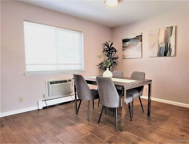 2445 Torquay Avenue 211, Royal Oak City, MI 48073