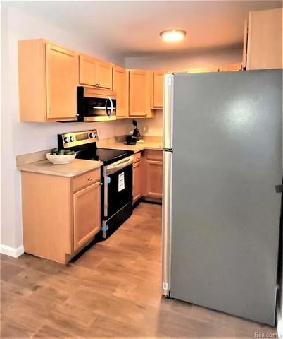 2445 Torquay Avenue 211, Royal Oak City, MI 48073