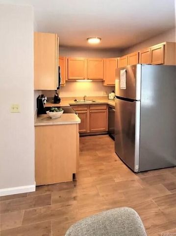 2445 Torquay Avenue 211, Royal Oak City, MI 48073