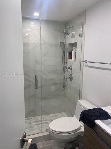 613 NE 26th Ave 613, Hallandale Beach, FL 33009