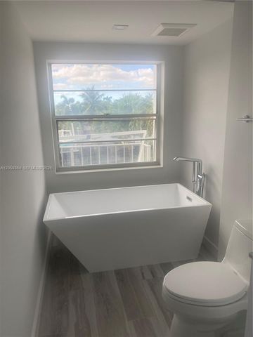 613 NE 26th Ave 613, Hallandale Beach, FL 33009