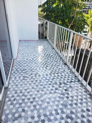 613 NE 26th Ave 613, Hallandale Beach, FL 33009