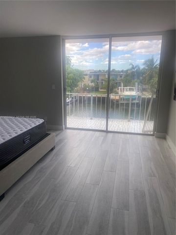 613 NE 26th Ave 613, Hallandale Beach, FL 33009