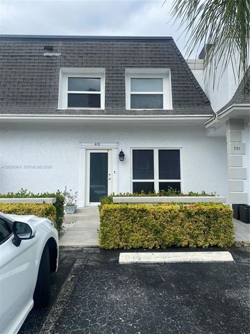 613 NE 26th Ave 613, Hallandale Beach, FL 33009