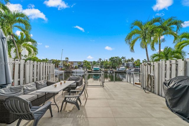613 NE 26th Ave 613, Hallandale Beach, FL 33009