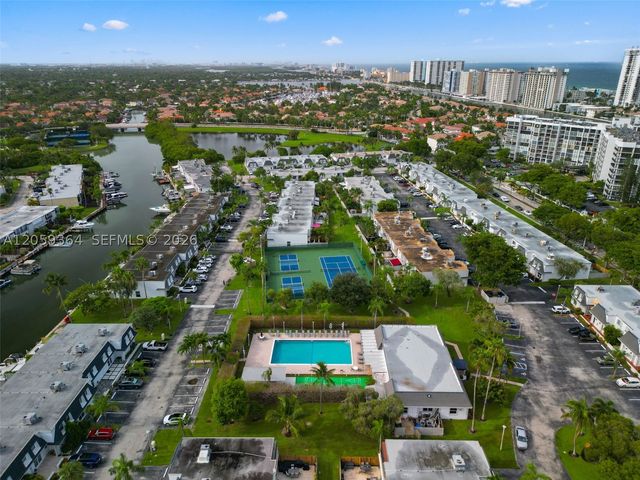 613 NE 26th Ave 613, Hallandale Beach, FL 33009