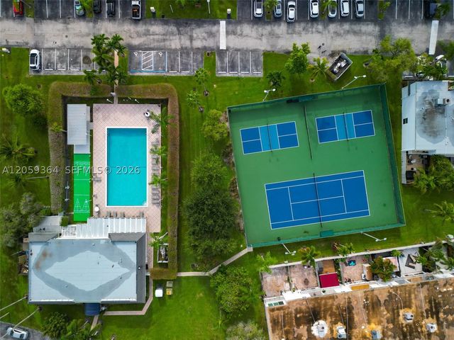 613 NE 26th Ave 613, Hallandale Beach, FL 33009