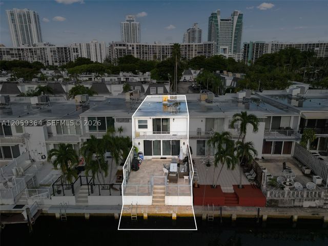 613 NE 26th Ave 613, Hallandale Beach, FL 33009
