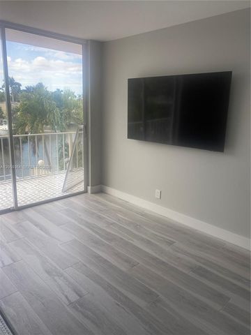 613 NE 26th Ave 613, Hallandale Beach, FL 33009