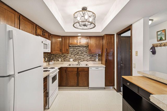 4710 58th Avenue N 201, Crystal, MN 55429