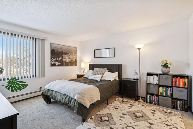 4710 58th Avenue N 201, Crystal, MN 55429