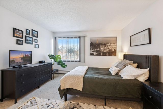 4710 58th Avenue N 201, Crystal, MN 55429