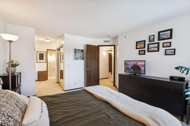 4710 58th Avenue N 201, Crystal, MN 55429