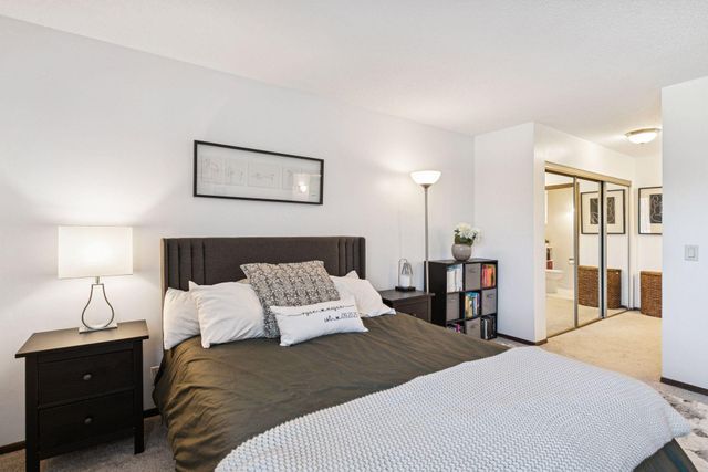 4710 58th Avenue N 201, Crystal, MN 55429