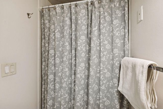 4710 58th Avenue N 201, Crystal, MN 55429