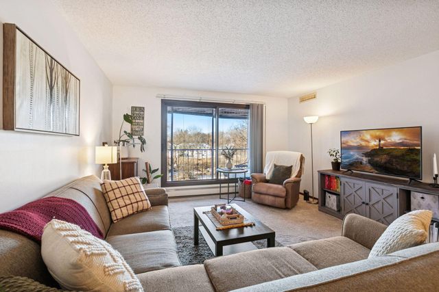 4710 58th Avenue N 201, Crystal, MN 55429