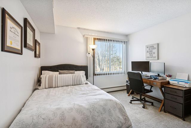 4710 58th Avenue N 201, Crystal, MN 55429