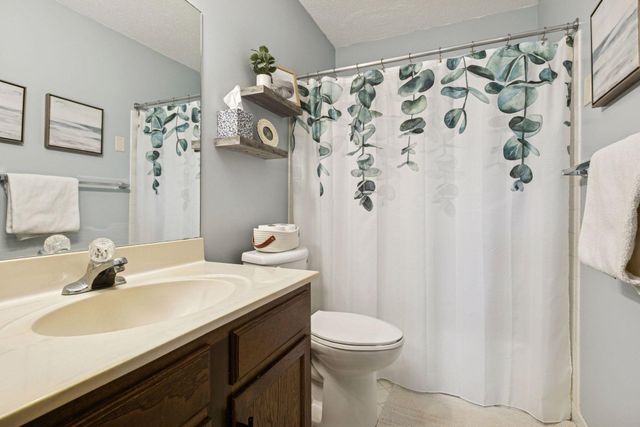 4710 58th Avenue N 201, Crystal, MN 55429