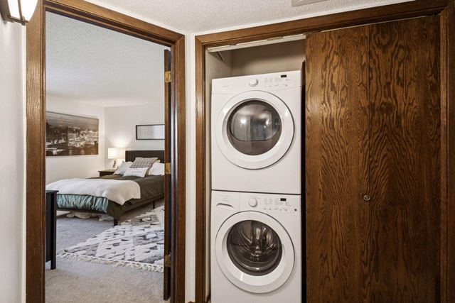 4710 58th Avenue N 201, Crystal, MN 55429