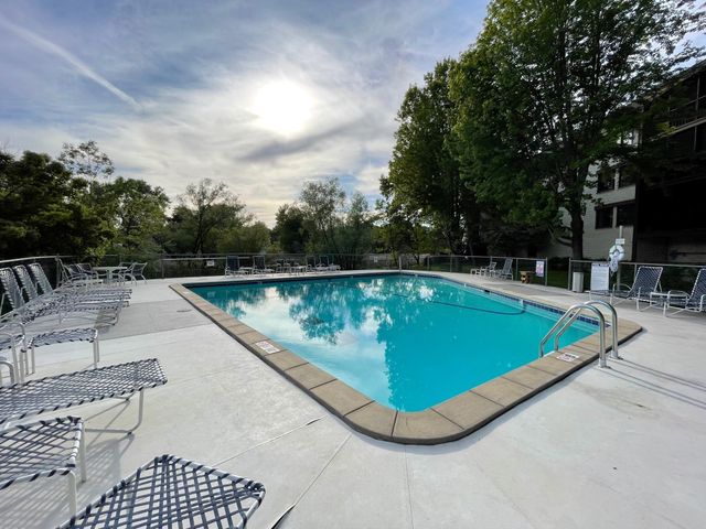 4710 58th Avenue N 201, Crystal, MN 55429