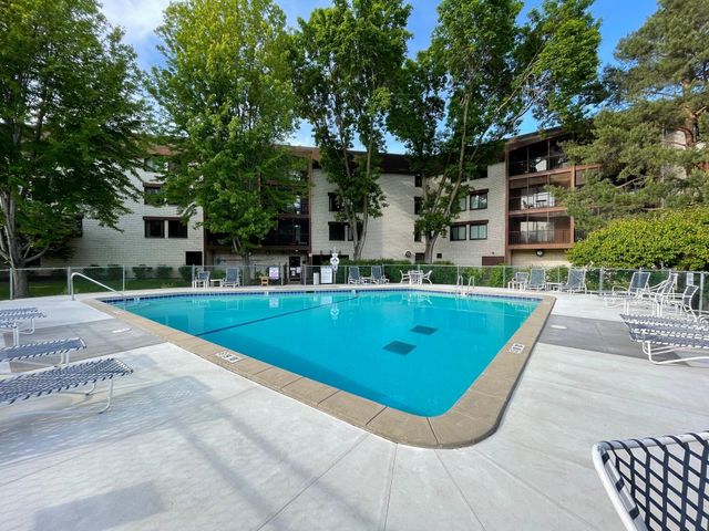 4710 58th Avenue N 201, Crystal, MN 55429