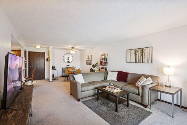 4710 58th Avenue N 201, Crystal, MN 55429