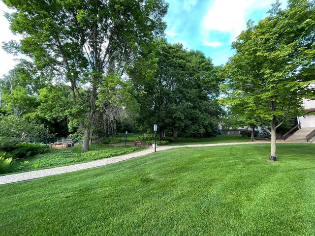 4710 58th Avenue N 201, Crystal, MN 55429