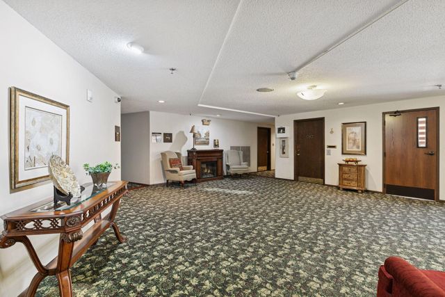 4710 58th Avenue N 201, Crystal, MN 55429