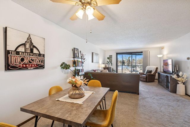 4710 58th Avenue N 201, Crystal, MN 55429