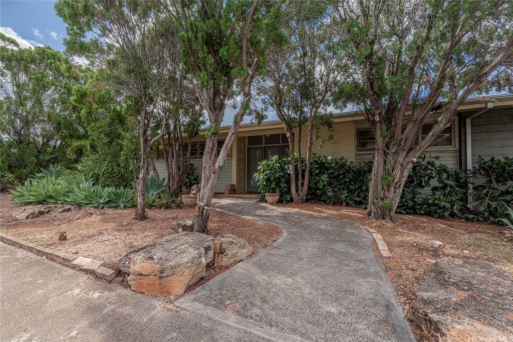 4117 Kaimanahila Street, Honolulu, HI 96816