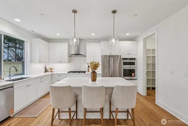 22216 98th Avenue W, Edmonds, WA 98020