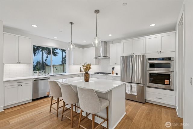 22216 98th Avenue W, Edmonds, WA 98020