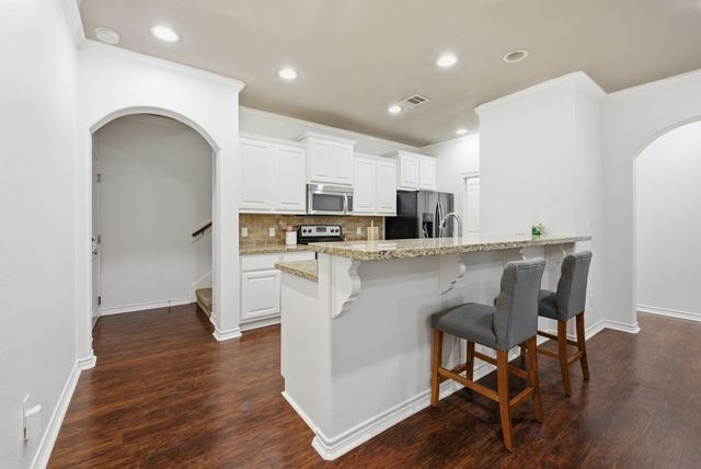 1451 Buena Vista, College Station, TX 77845