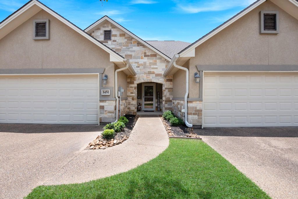 1451 Buena Vista, College Station, TX 77845