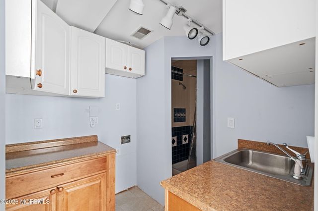 57 Bridgewaters Drive 7, Oceanport, NJ 07757