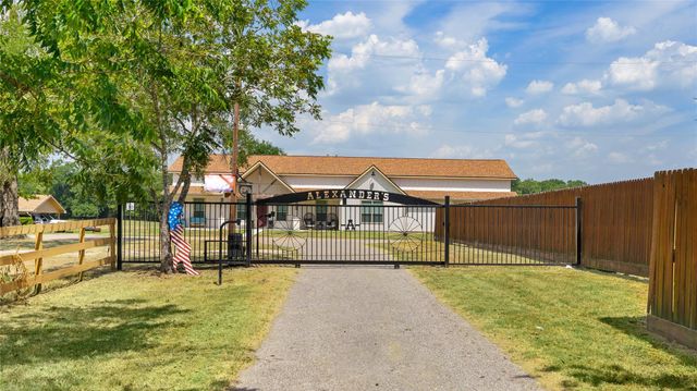 41115 Community Road, Magnolia, TX 77354