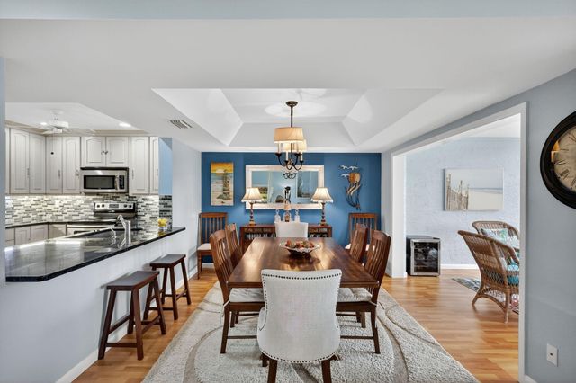 5650 SE Foxcross Place, Stuart, FL 34997