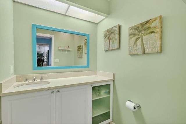 5650 SE Foxcross Place, Stuart, FL 34997