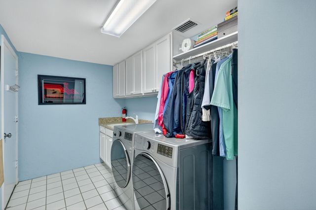 5650 SE Foxcross Place, Stuart, FL 34997