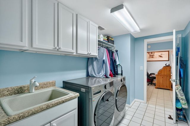 5650 SE Foxcross Place, Stuart, FL 34997