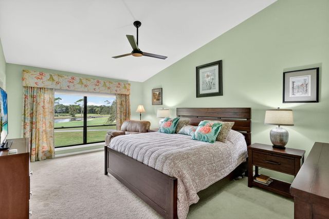 5650 SE Foxcross Place, Stuart, FL 34997