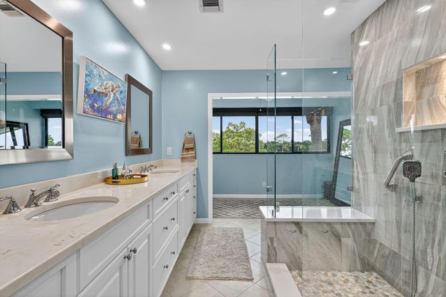 5650 SE Foxcross Place, Stuart, FL 34997