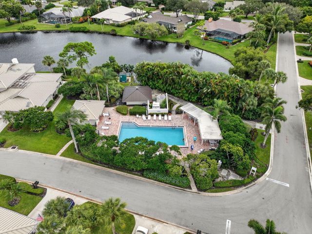 5650 SE Foxcross Place, Stuart, FL 34997